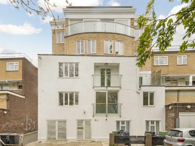 Apartment for rent in Stockwell, Greater London