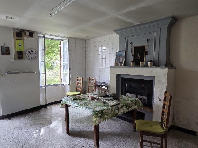 Maison vente à Saintes, Brie-sous-mortagne