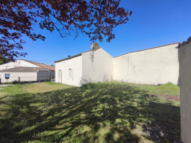 Maison vente à Saintes, Brie-sous-mortagne
