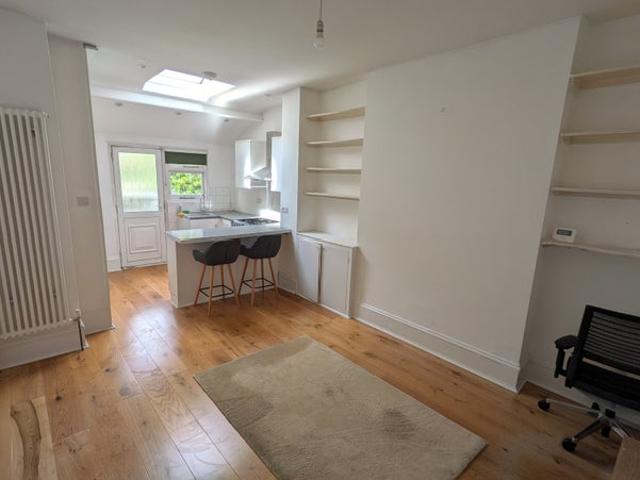 Apartment for rent in Crouch End, Isle Of Man