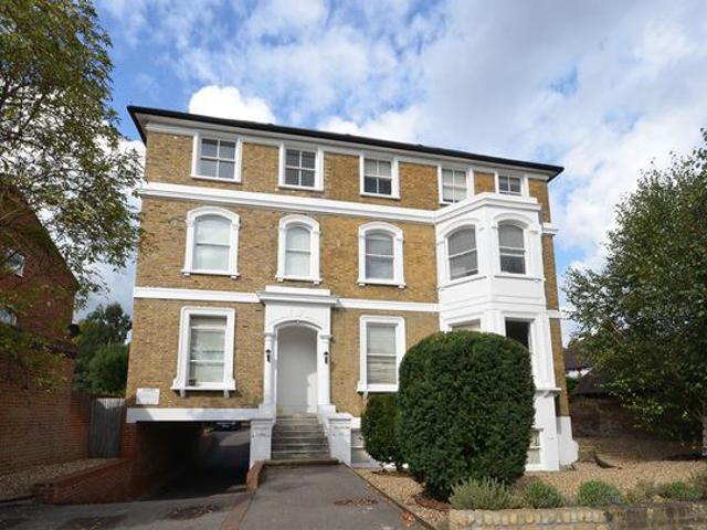 Apartment for rent in Berrylands, Greater London