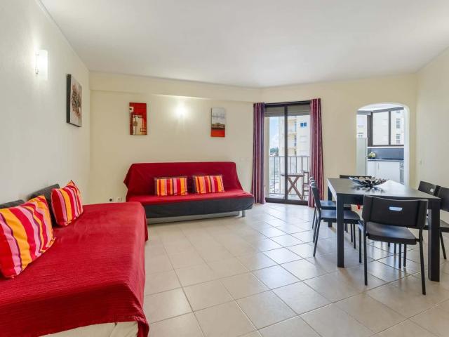 Apartamento alugar em Armação De Pêra, Faro