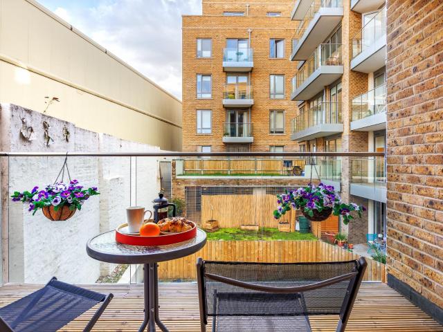 Apartment for rent in Limehouse, Greater London