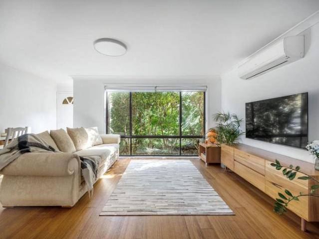 Townhouse for rent in Wollongong West, New South Wales