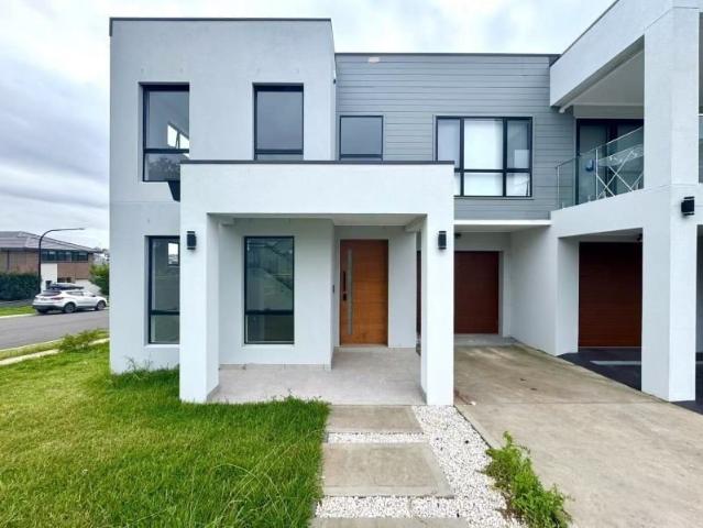 Duplex for rent in Sydney, New South Wales