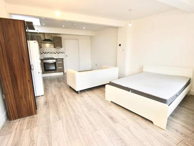 Studio for rent in Wealdstone, Greater London