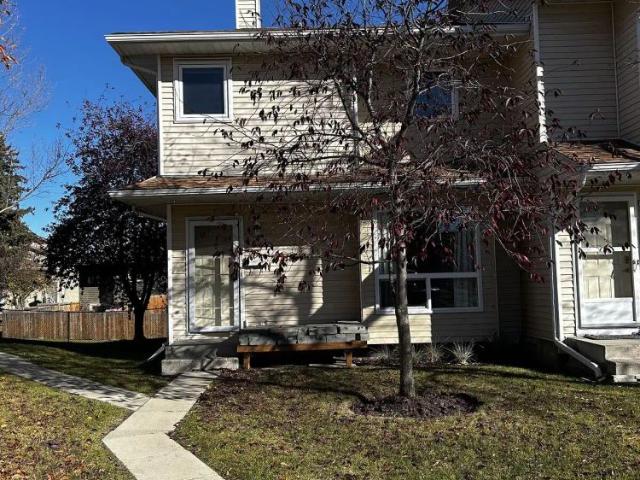 Townhouse for rent in Deer Ridge, Calgary