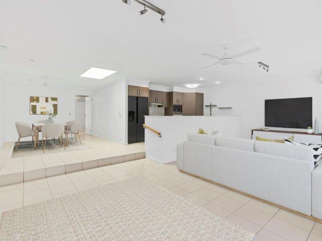 Villa for sale in Ashmore, Gold Coast City