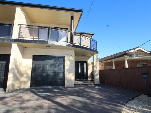 Duplex for rent in Sydney, New South Wales