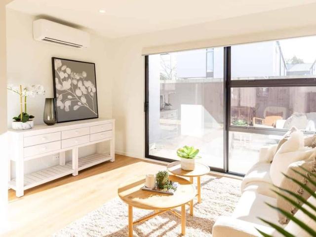 Townhouse for rent in Heathcote, Canterbury