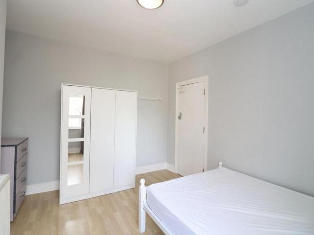 Room for rent in London Borough of Lewisham, Ladywell