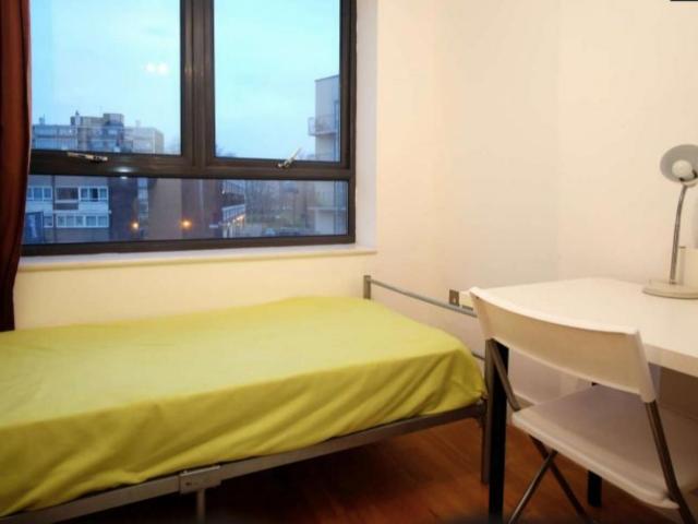 Room for rent in Limehouse, Greater London