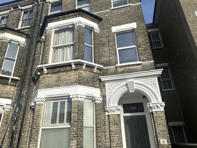 Apartment for rent in Stockwell, Greater London