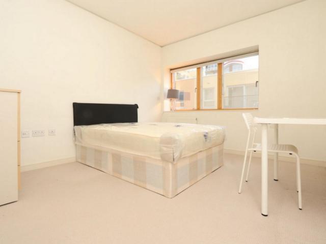 Room for rent in East Greenwich, Greater London