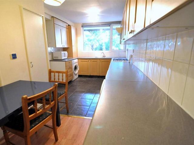 Room for rent in Old Ford, Mile End