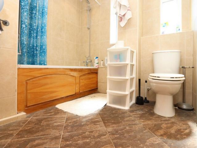 Room for rent in Avebury East Estate, Bethnal Green