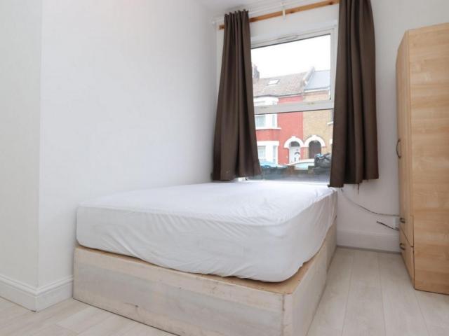 Room for rent in Dollis Hill, Greater London
