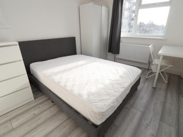 Room for rent in London Borough of Ealing, Greater London