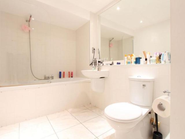 Room for rent in Limehouse, Greater London