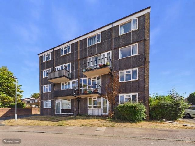 Apartment for rent in Bourne End, Pouchen End