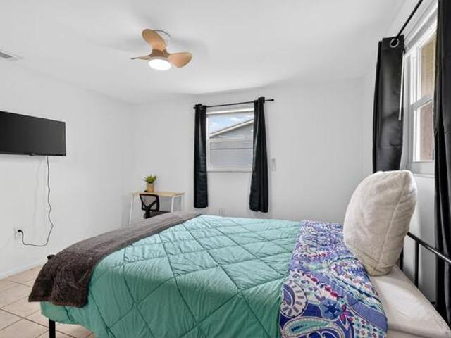 Room for rent in Port Charlotte, Florida