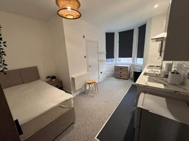 Studio for rent in Roselands, Eastbourne