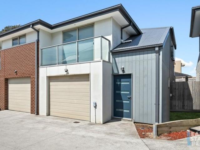 Townhouse for sale in Camerons Creek, Victoria