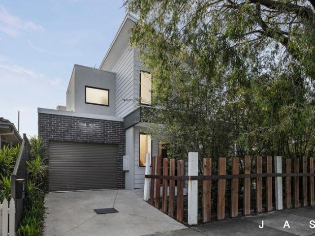 Townhouse for sale in Camerons Creek, Victoria