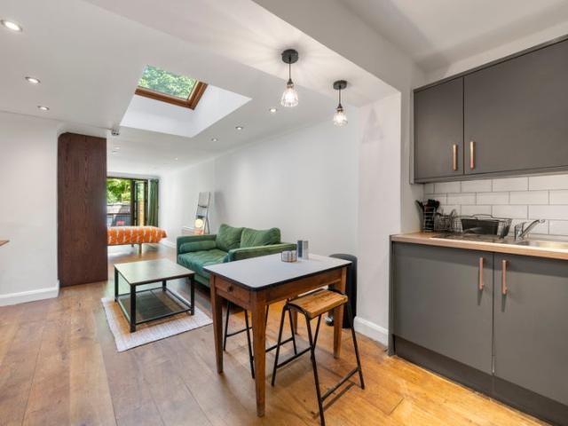 Studio for rent in De Beauvoir Town, Greater London