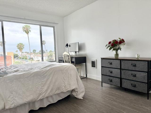 Room for rent in Canoga Park, California