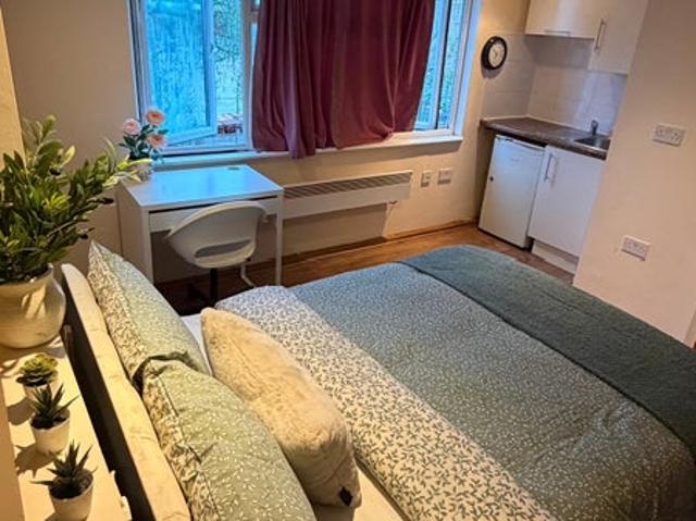 Studio for rent in Upper Edmonton, Greater London