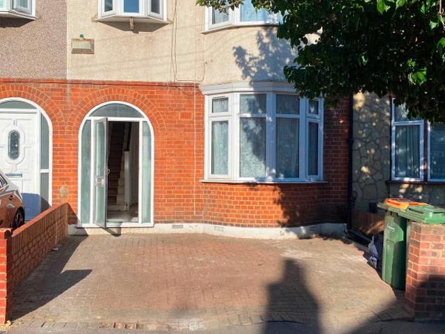 Apartment for rent in Plaistow, Greater London
