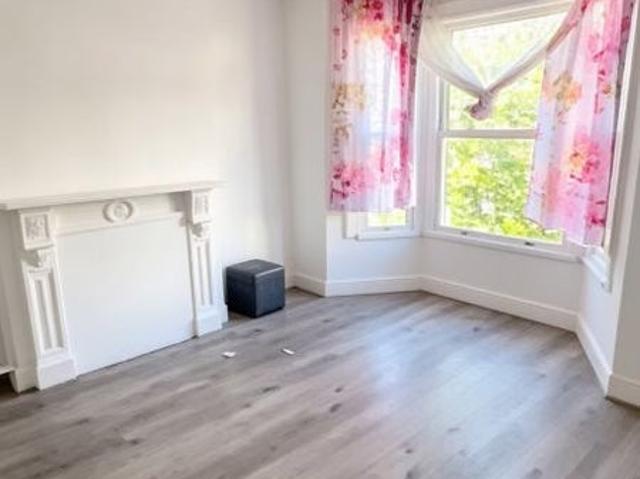 Apartment for rent in Upton, Greater London