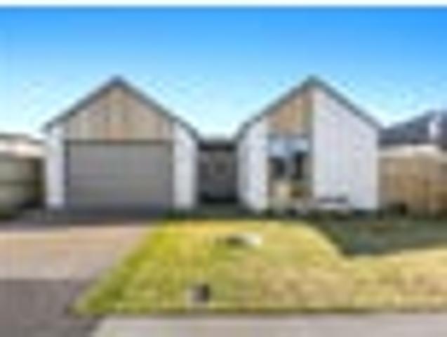 House for sale in Chaslands, Canterbury
