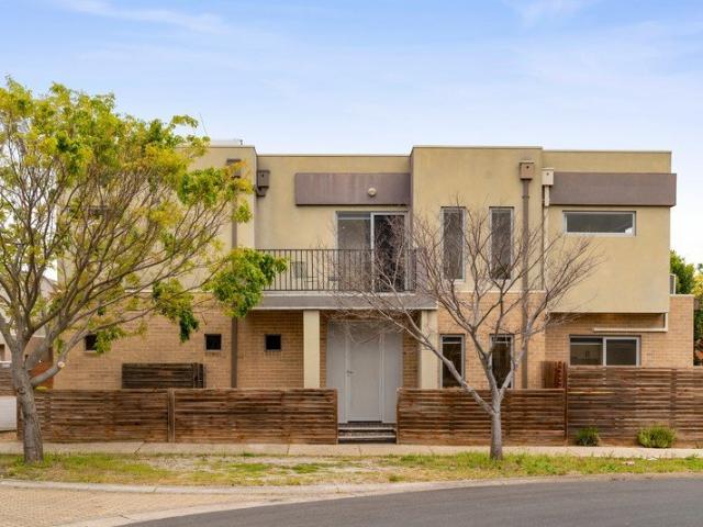 Townhouse for sale in Caroline Springs, Melbourne