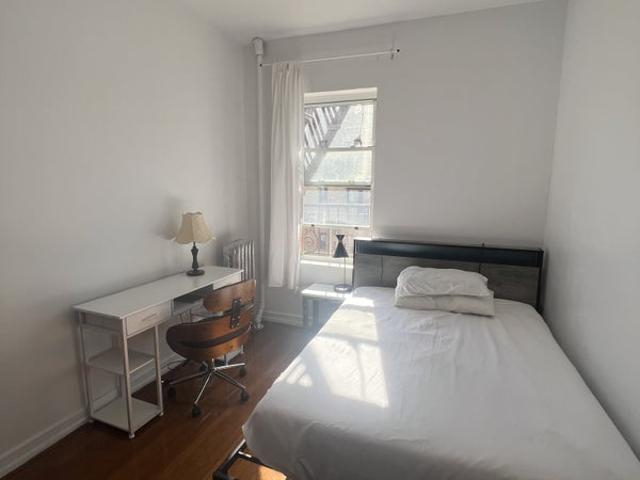 Room for rent in Arverne, New York