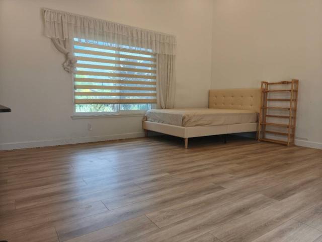Room for rent in Canoga Park, California