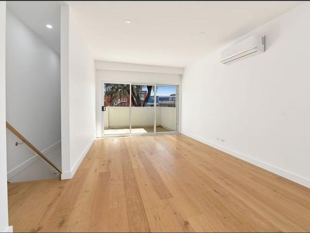 Townhouse for rent in Camerons Creek, Victoria