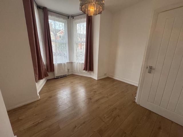 Apartment for rent in Gants Hill, Greater London