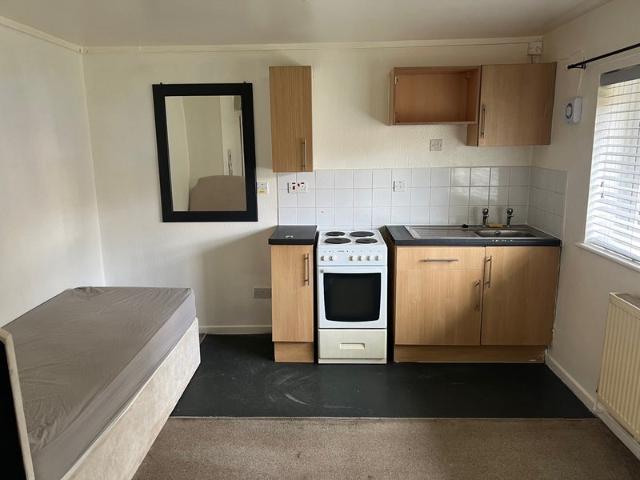 Studio for rent in Kingshurst, West Midlands