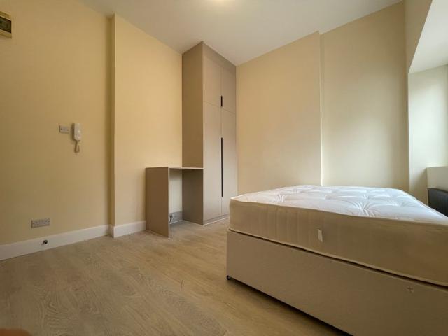 Studio for rent in Cricklewood, Greater London