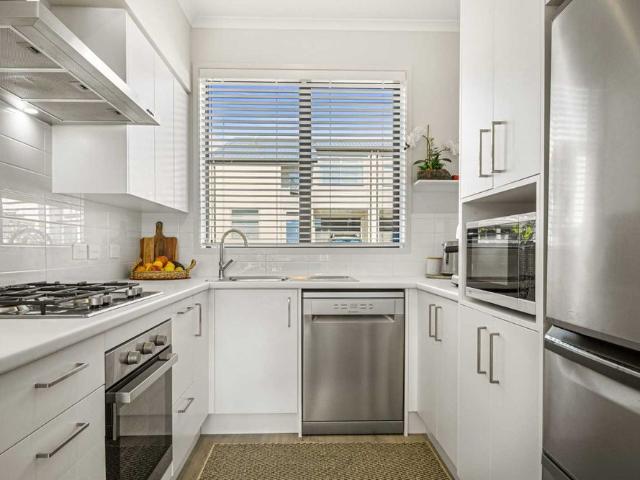 Townhouse for rent in Limeburners Bay, Upper Harbour
