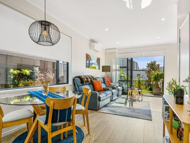 Room for rent in Limeburners Bay, Upper Harbour