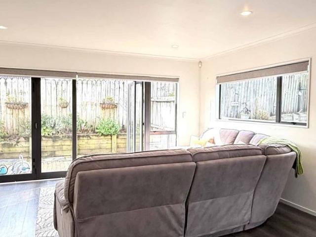 House for rent in Paremoremo