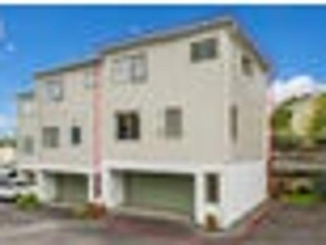 Townhouse for sale in Wairau Valley