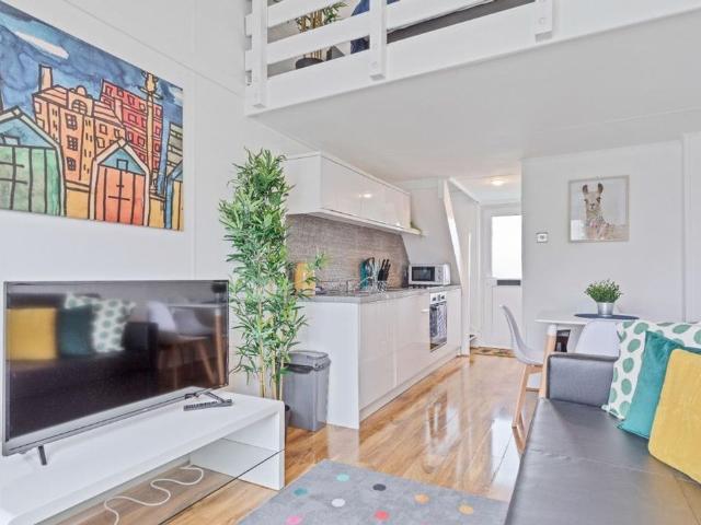 Apartment for rent in Roedean