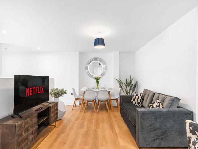 Apartment for rent in Round Hill, Brighton