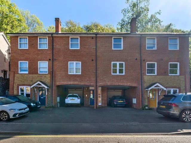 Apartment for rent in Busbridge, Fole