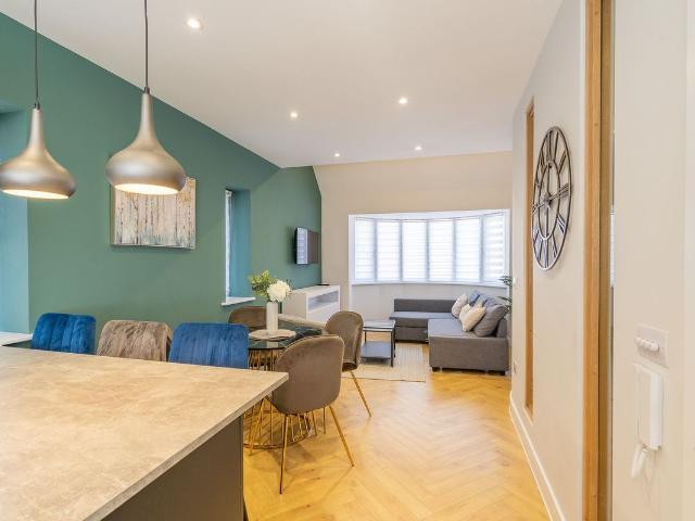 Apartment for rent in Meath Green, Reigate and Banstead