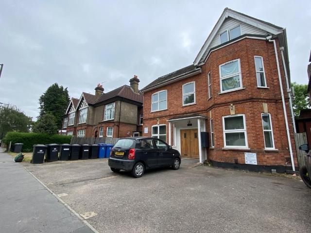 Room for rent in London Borough of Croydon, Purley